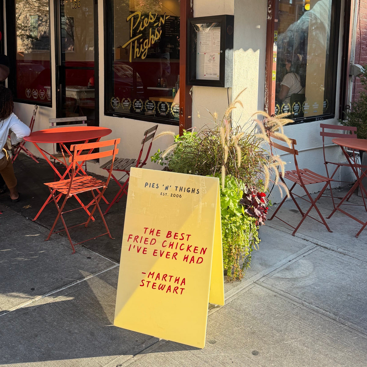 Best Restaurant Marketing Strategies That Actually Work – Signs and Mirrors