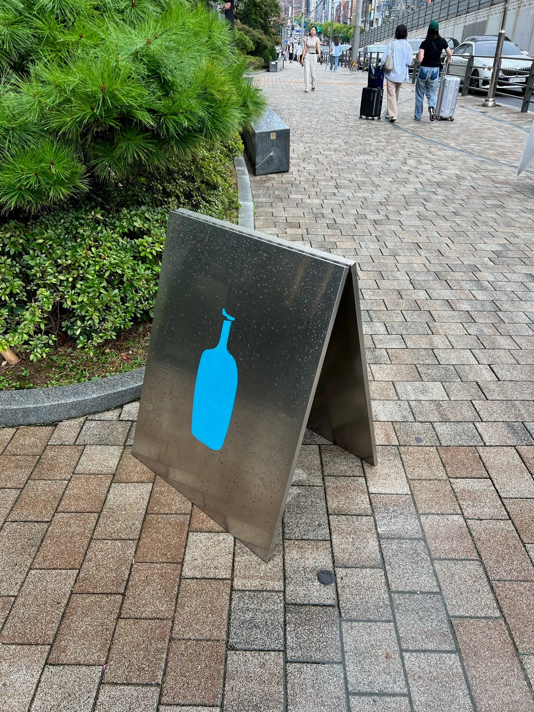 How to Choose Sidewalk Signs for Professional Business