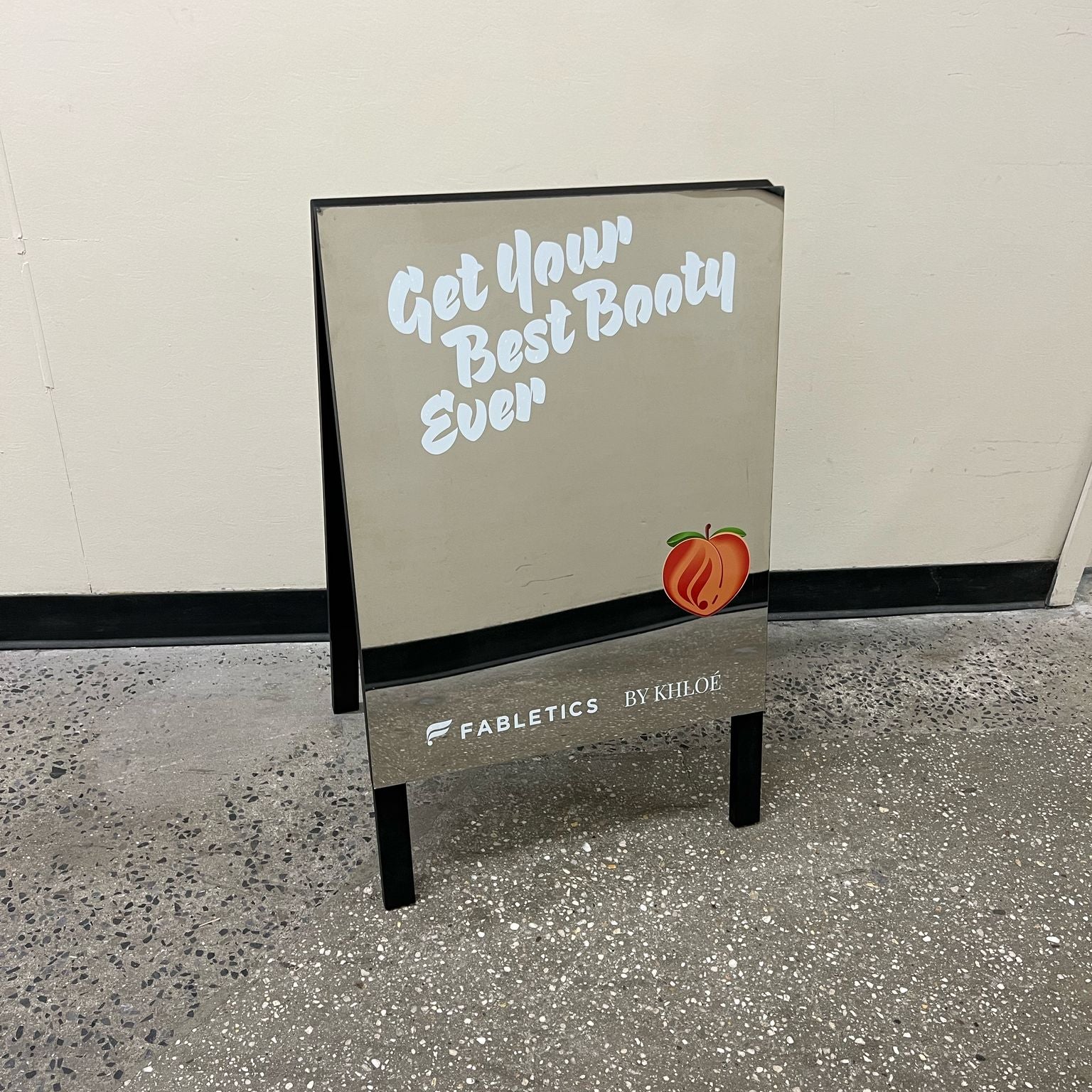 How to Choose Sidewalk Signs for Your Beauty Clinic