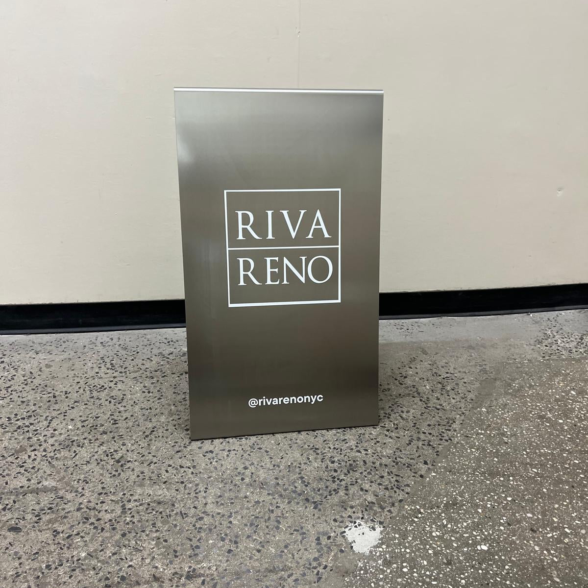 How to Choose Sidewalk Signs for a Jewelry Store