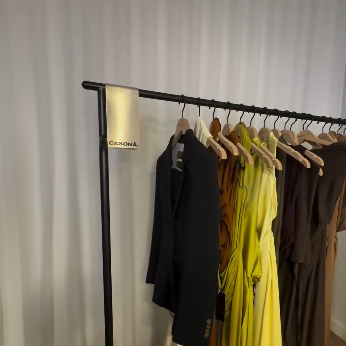 Stainless steel clothing rack sign clip for retail display