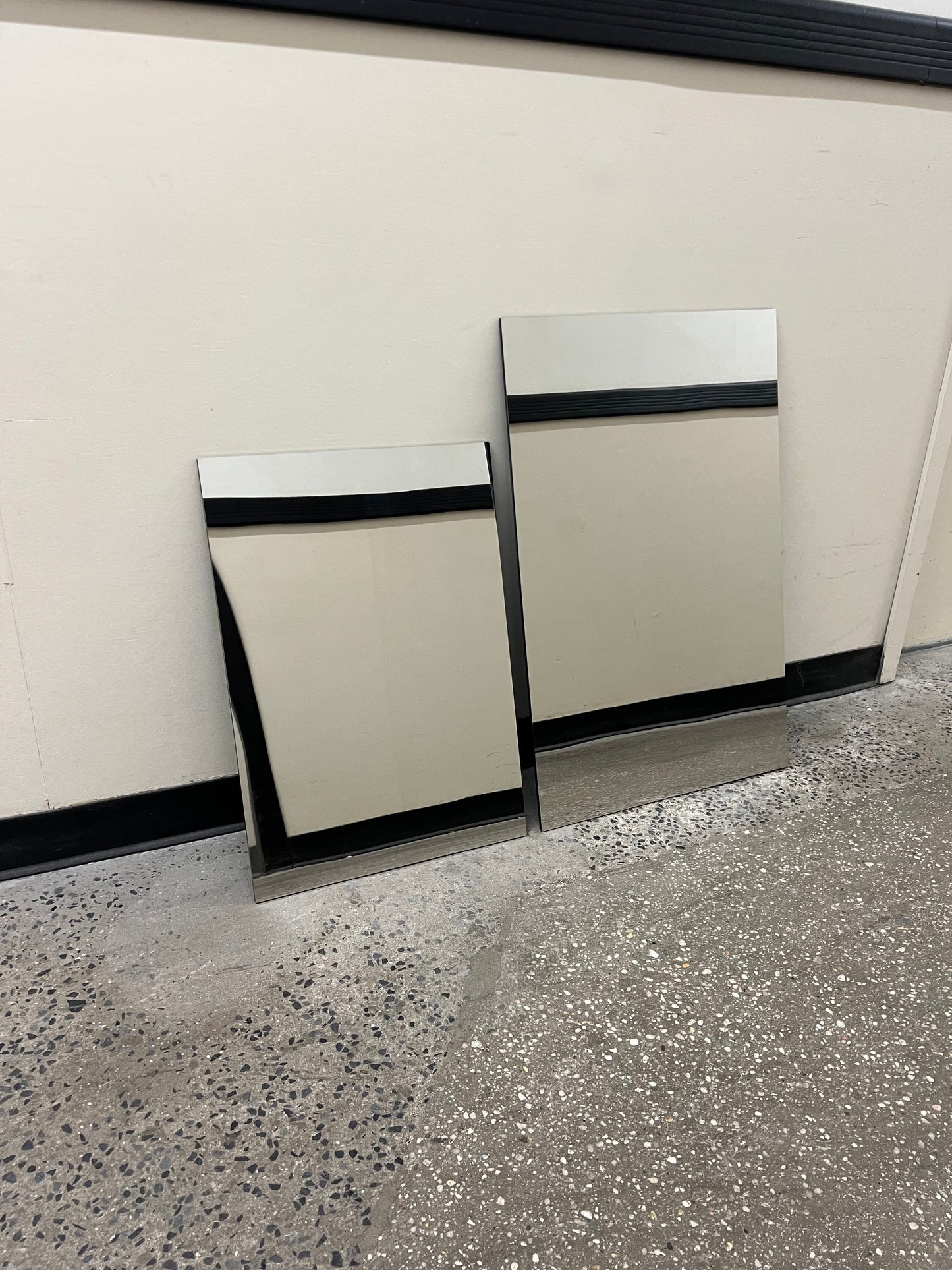 Indoor Leaning Mirror Signs