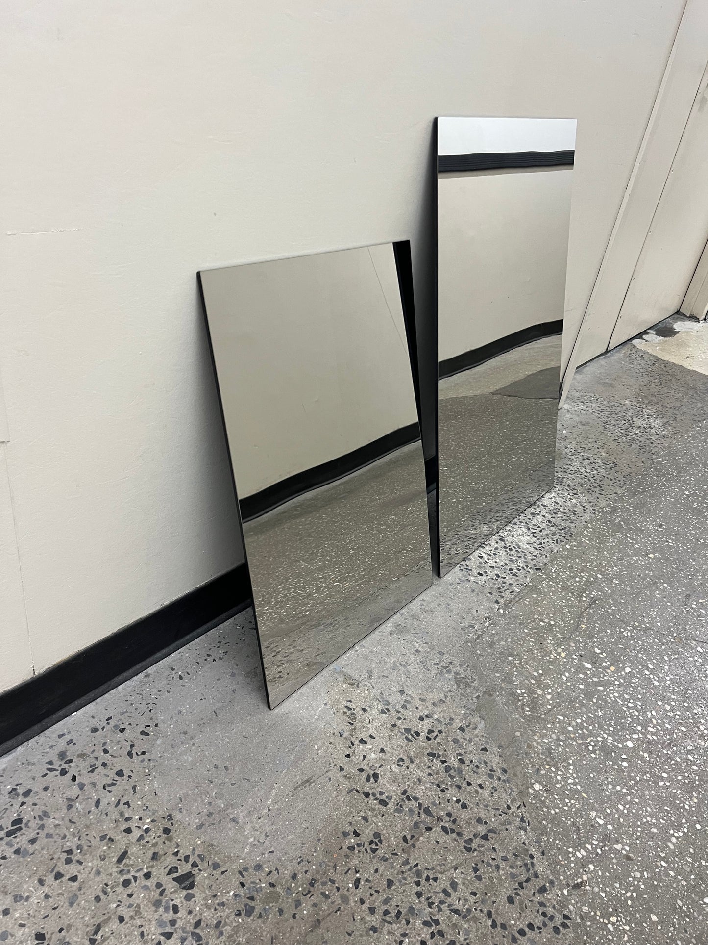 Indoor Leaning Mirror Signs Side