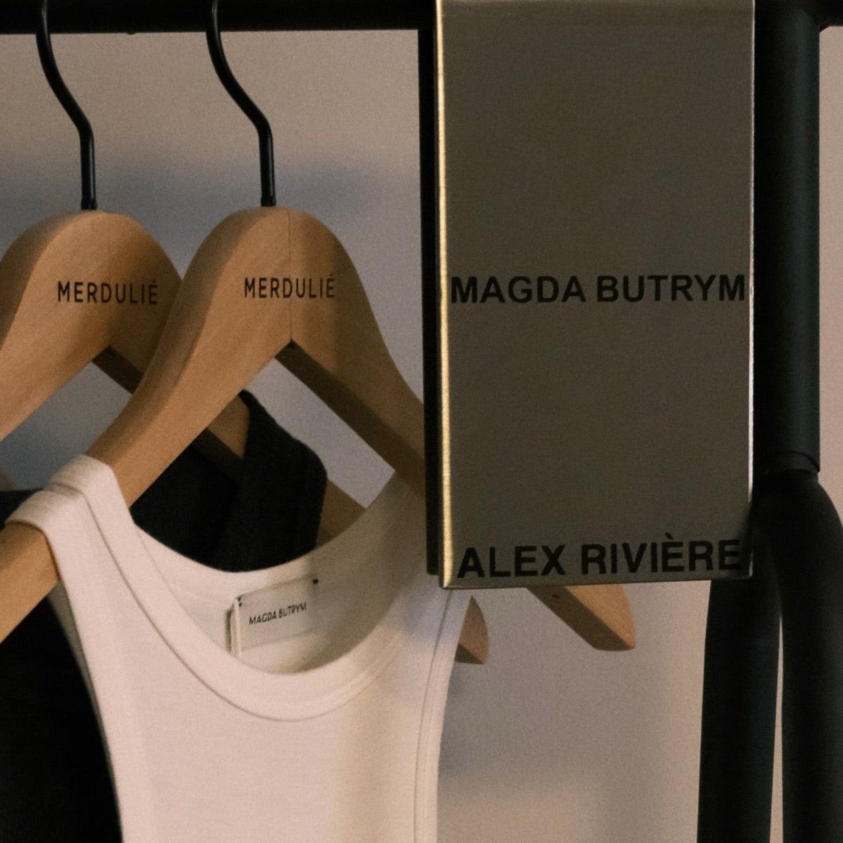 Stainless steel clothing rack sign clip for retail display