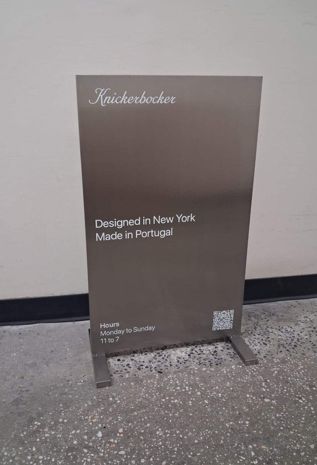 Brushed Stainless Steel Upright Sign - Knickerbocker