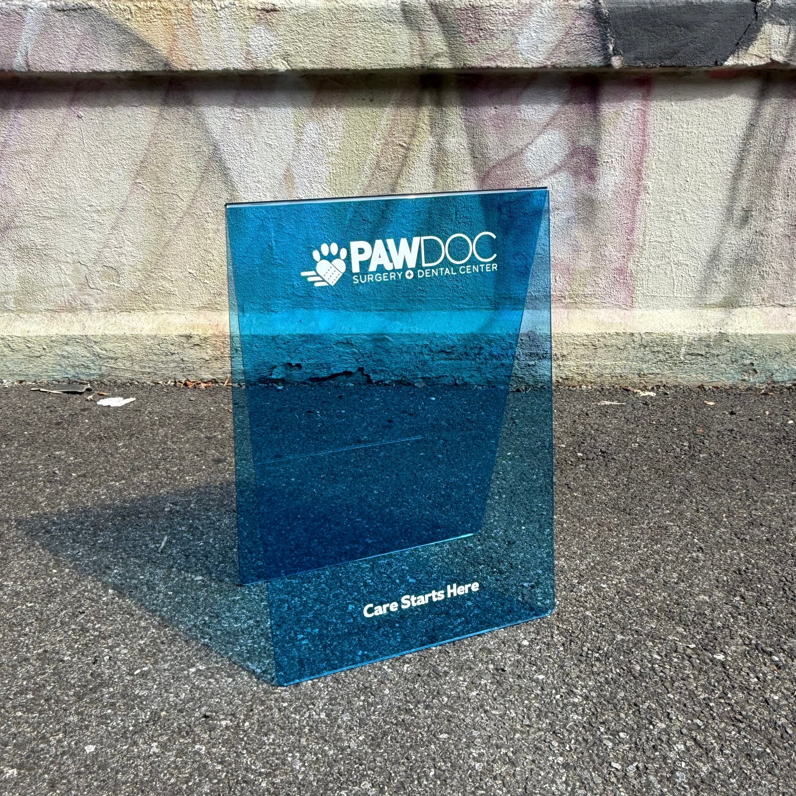 What Paint to Use on Acrylic Signs Without Peeling or Smudging