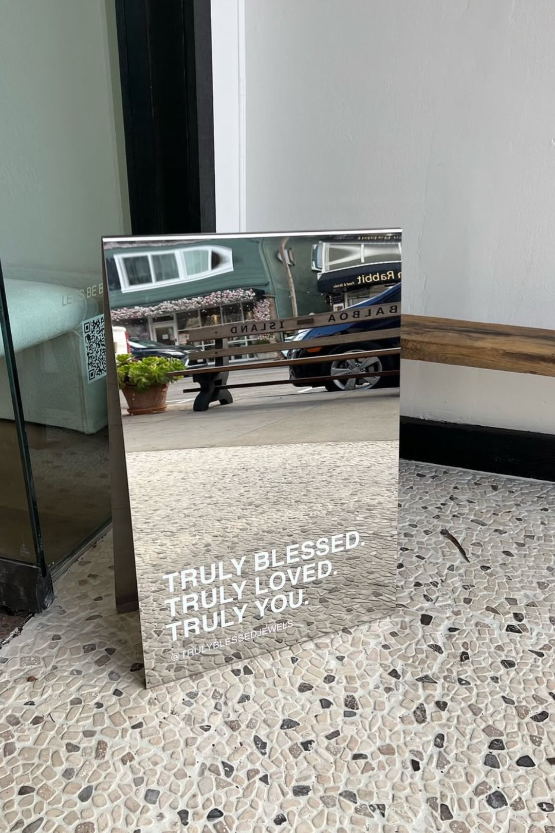 5 Jewelry Store Signage Ideas to Elevate Your Storefront