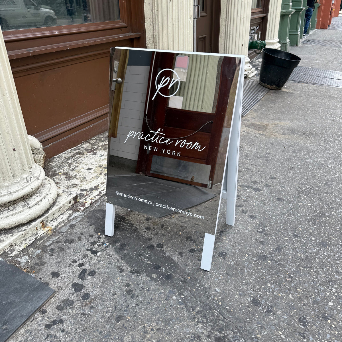 Practice room - New York, Sidewalk Signs – Signs and Mirrors