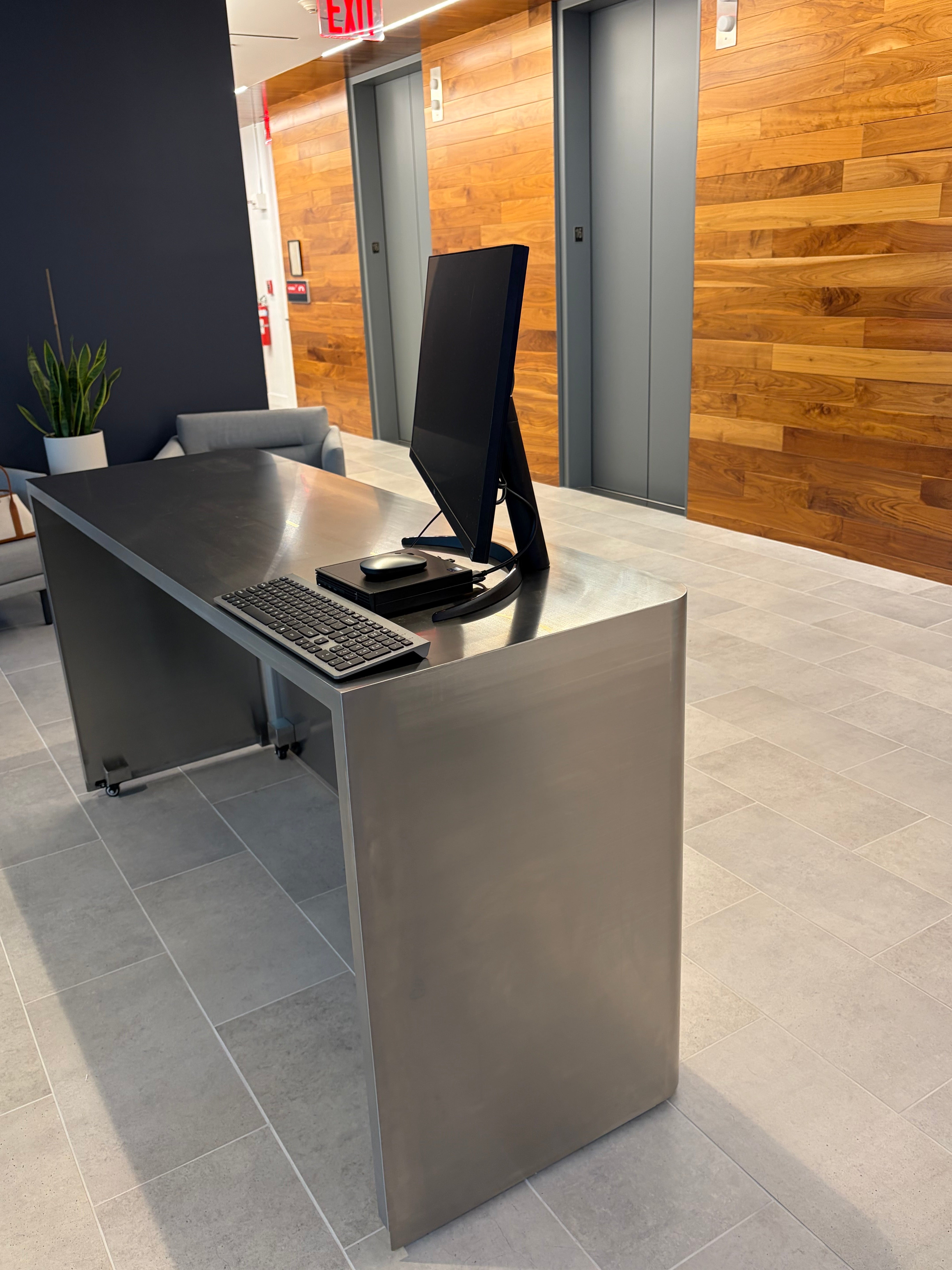 8 Best Places to Buy Custom Stainless Steel Desks in Los Angeles (2026)