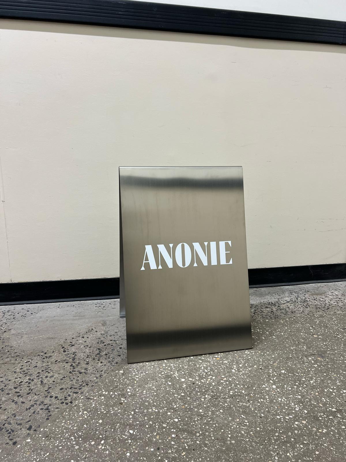 Choosing the Right Welcome Sign for Your Business – Signs and Mirrors