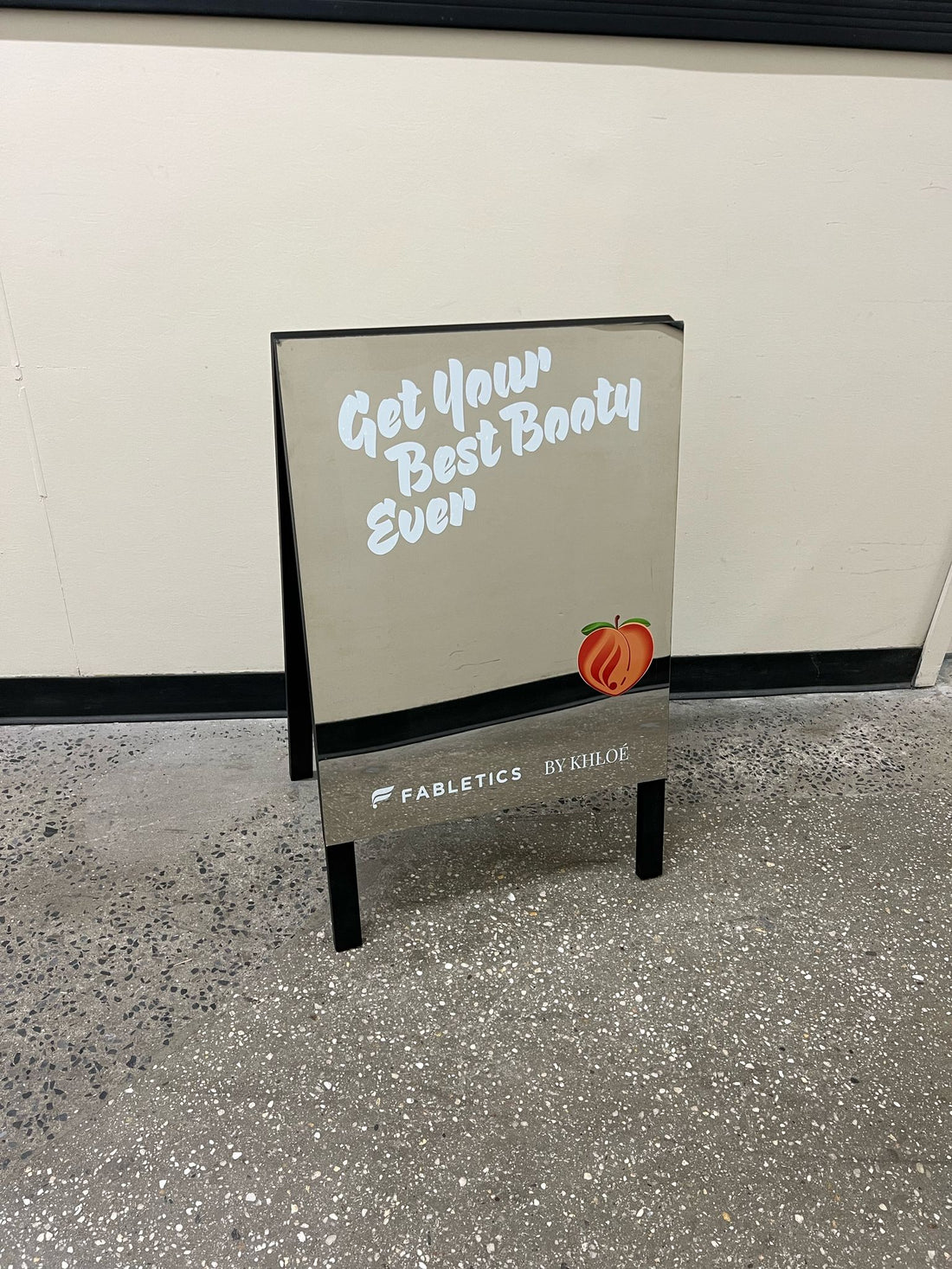 How to Select Sidewalk Signs for Skincare Clinics