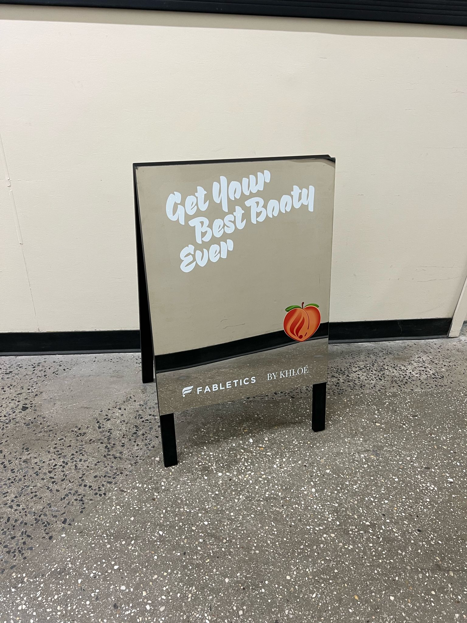 How to Choose Sidewalk Signs for Your Beauty Clinic