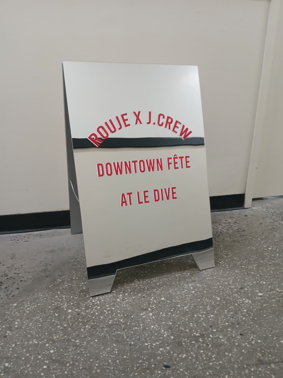 Looking for a Sidewalk Sign in Jacksonville? Here’s Where to Get One That Actually Stands Out