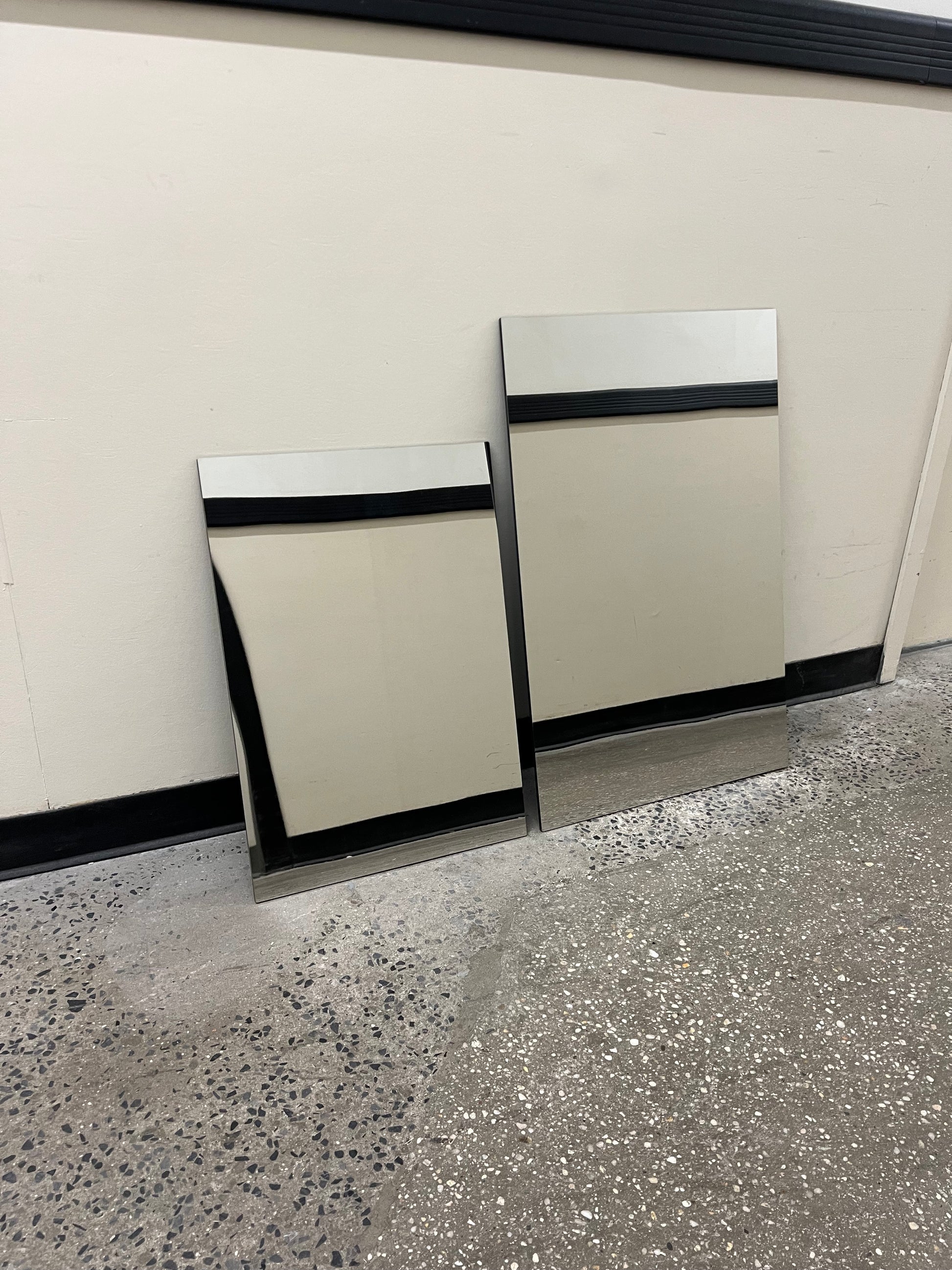 Indoor Leaning Mirror Signs